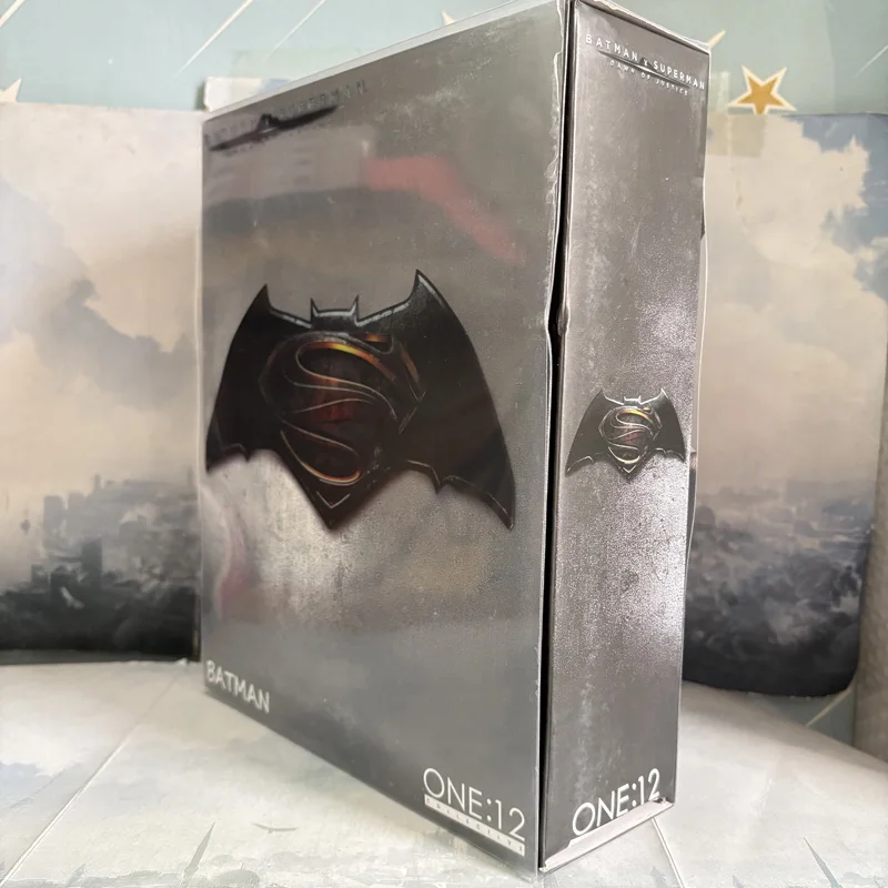 

Batman Action Figure Mezco One:12 Bruce Wayne Armor Collective High Quality Model BJD Toys Doll Gift