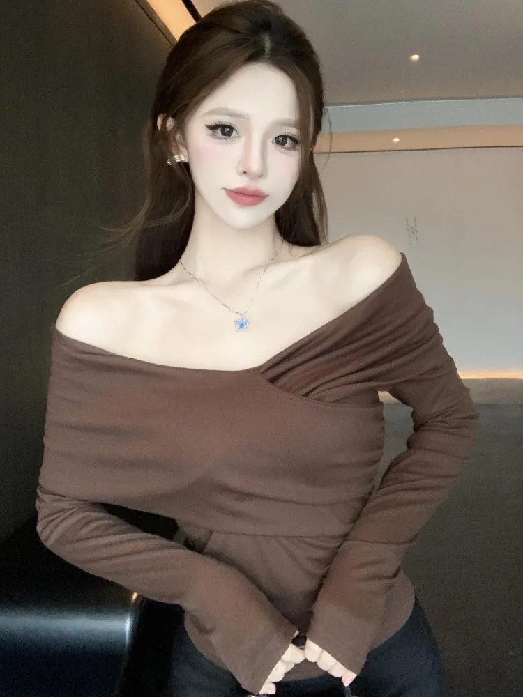 

Slim Fit Long Sleeve V-Neck One Shoulder Base Shirt Women's Winter Sexy Spicy Girl Design Sense Cross Women's Inner Wear Top
