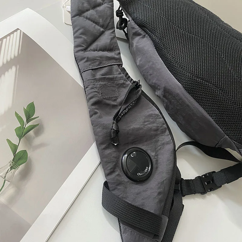Outdoor-Sport-Brusttasche Nylon-Schultertasche Wasserdichte Kordelzug-Umhängetasche Brillentasche Vielseitig für Männer und Frauen – Detail 17