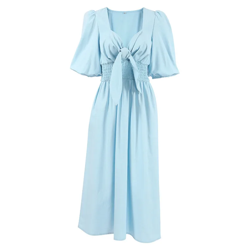 Abito longuette chic con maniche a sbuffo per l'estate 2025 con scollo a V e tessuto in cotone e lino con vita smock per un aspetto diurno Breezy