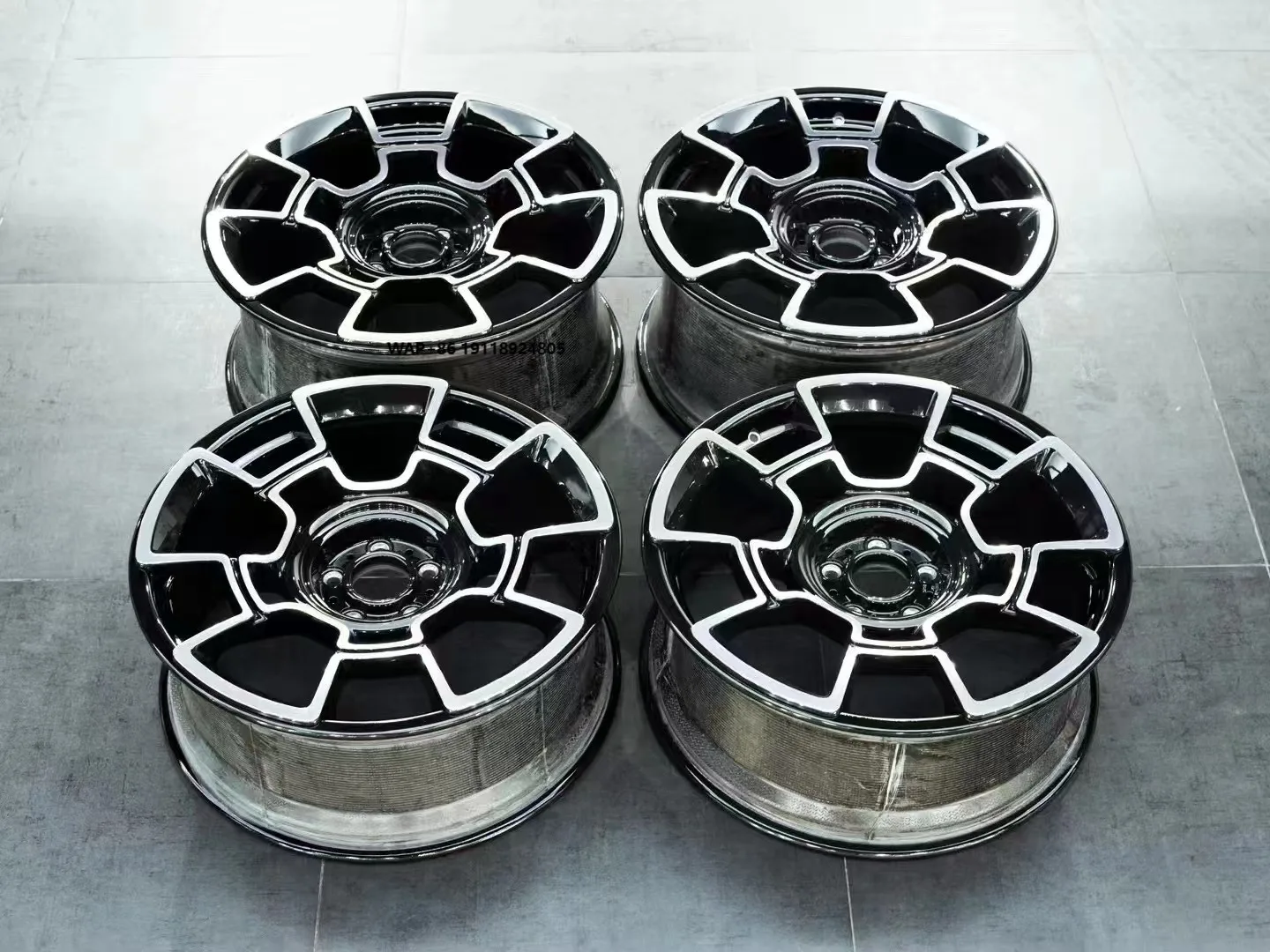 Suitable for Ghost Dawn Wraith 21 Inch Black Badge Carbon Fiber Wheels Steel Rims Black Wheels 36116872881