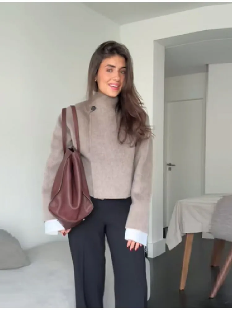 

Женская осенне-зимняя шерстяная укороченная куртка с шикарным воротником и длинными рукавами, однотонное короткое пальто для пригородных поездок, новинка 2025 года, теплая женская верхняя одежда