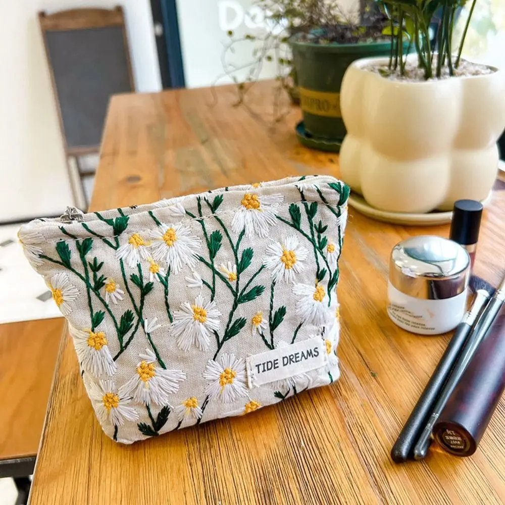 Fashion Sweet Daisy Embroidery Makeup Bag Ins Floral Cosmetic Bag Travel Skincare Toiletries Organizer Makeup Pouch Handbag