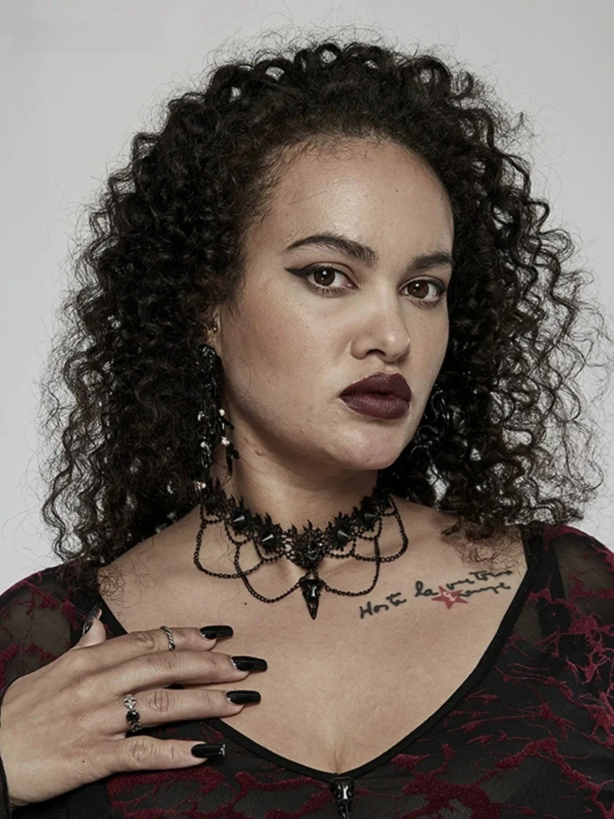 collier-gothique-avec-crane-d'oiseau-pour-femmes-elegant-avec-garniture-en-dentelle-accessoire-polyvalent-vintage-pour-femmes-marque-punk-rave-collection-hiver-2023