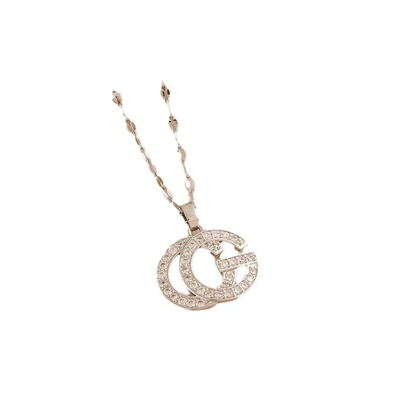 2025年製 高級フレグランスホーム 本金メッキとジルコン象嵌ネックレス、シンプルなレターネックレス