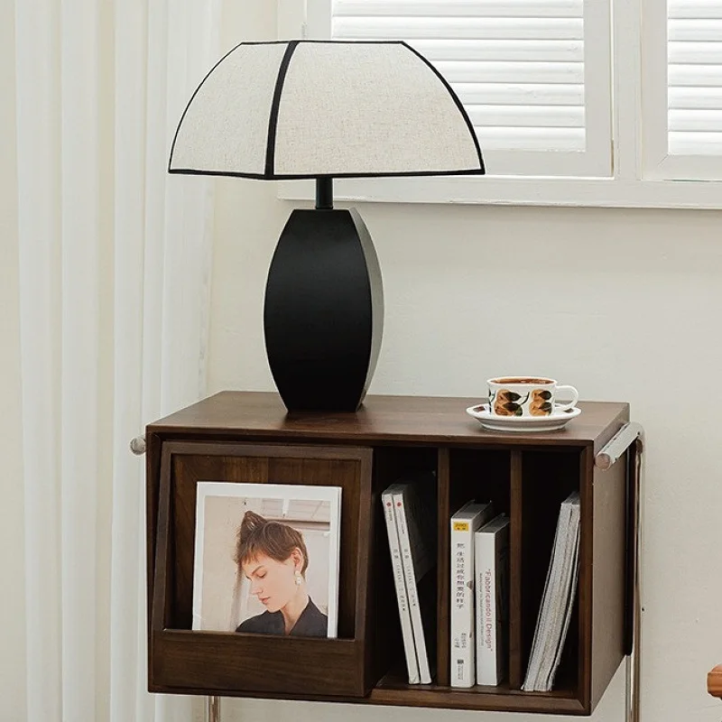 

E27 Retro Fabric Square Cover Table Lamp Simple Study Bedroom Bedside Atmosphere Lamp Living Room Decorative Lamps