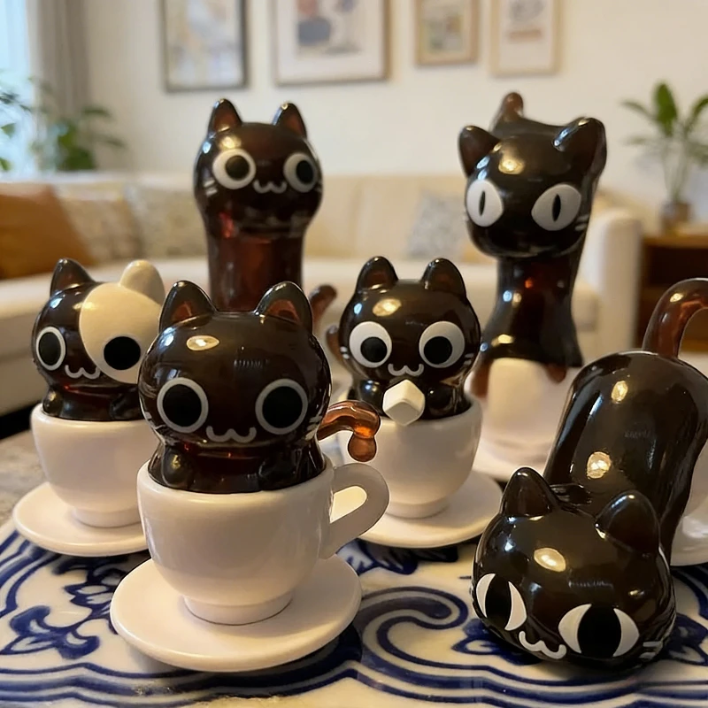 

Коллекционная фигурка кошки-бариста в прозрачной коробке-сюрпризе: забавные позы, модель для декора рабочего стола, подарок на день рождения