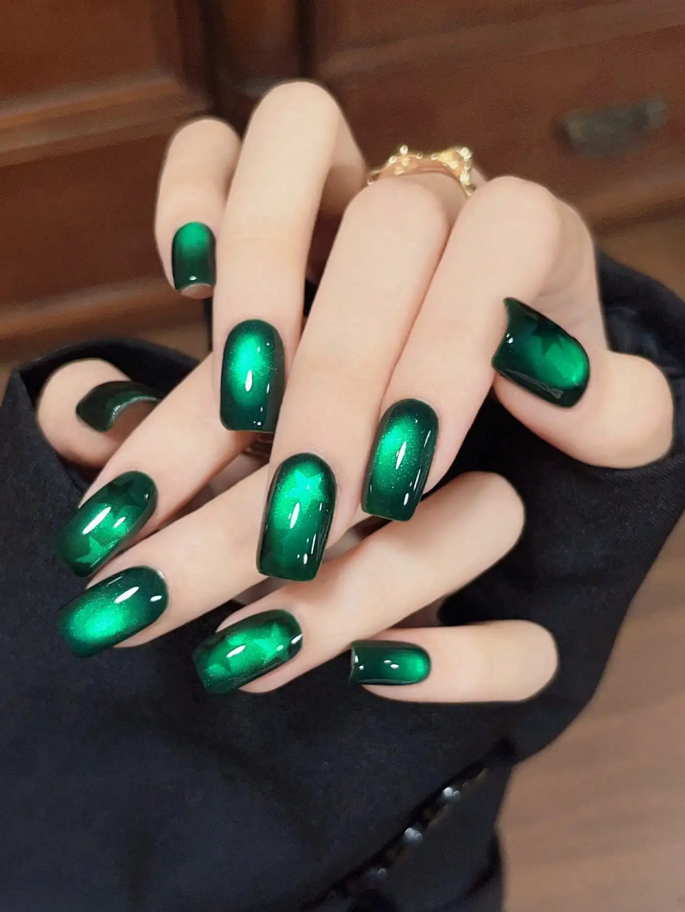 1 Stück grüner Cat-Eye-Gel-Nagellack, professionelle Salonqualität, einfach aufzutragen, perfekt für Heim-Maniküre und Nagelkunst-Enthusiasten.