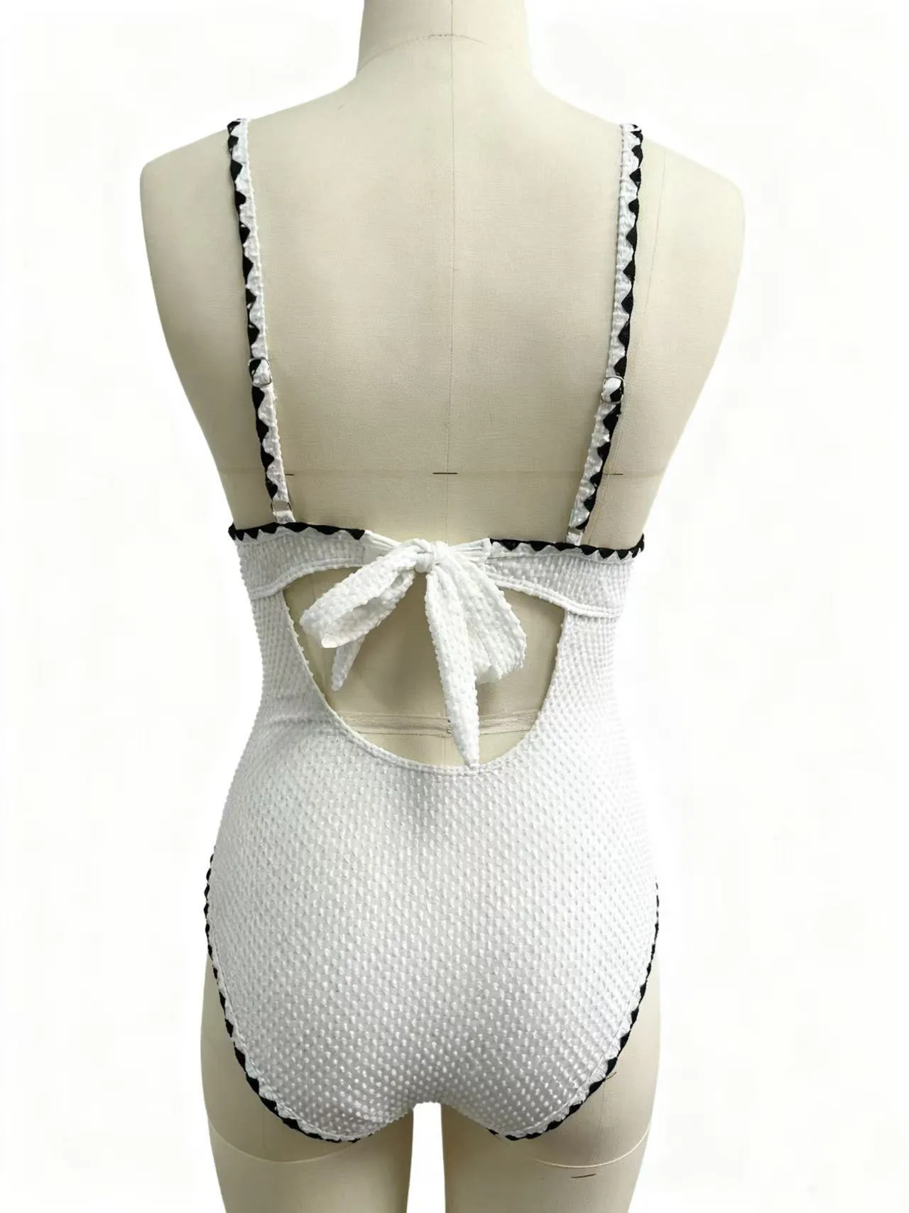 2026 Women's Vintage Minimalist One-Piece Swimsuit Slimming Hot Spring Resort Wear Luxury Cutout Monokini Sexy Corset Bodysuit