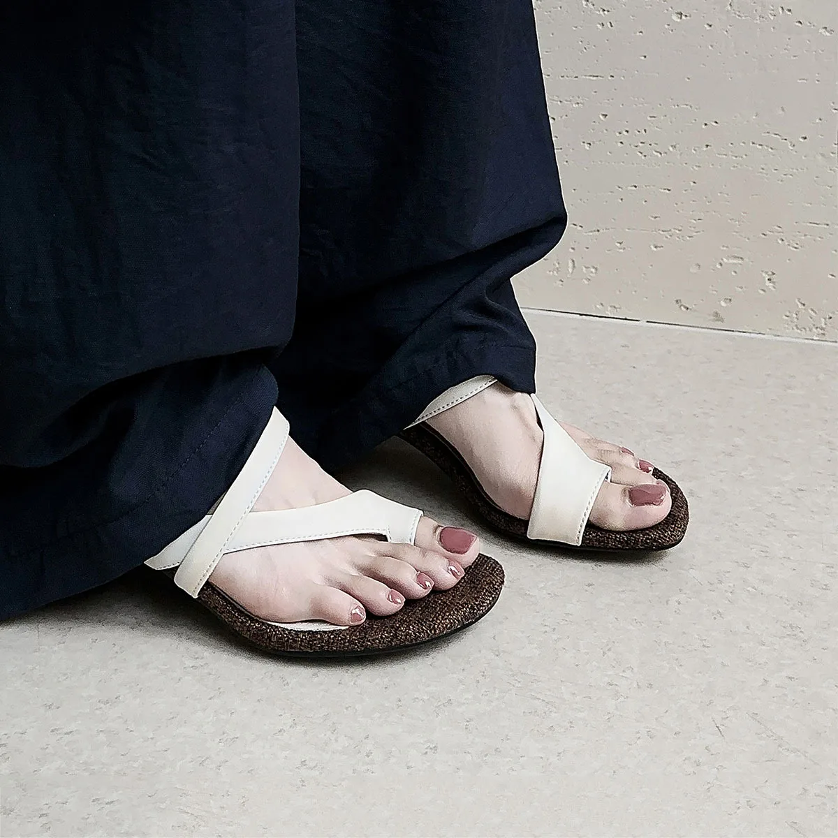 

Arden Furtado 2025 Summer sheepskin Mixed Colors Pinch toe Slippers Round toe pull-on Stilettos heels Word slippers Large size