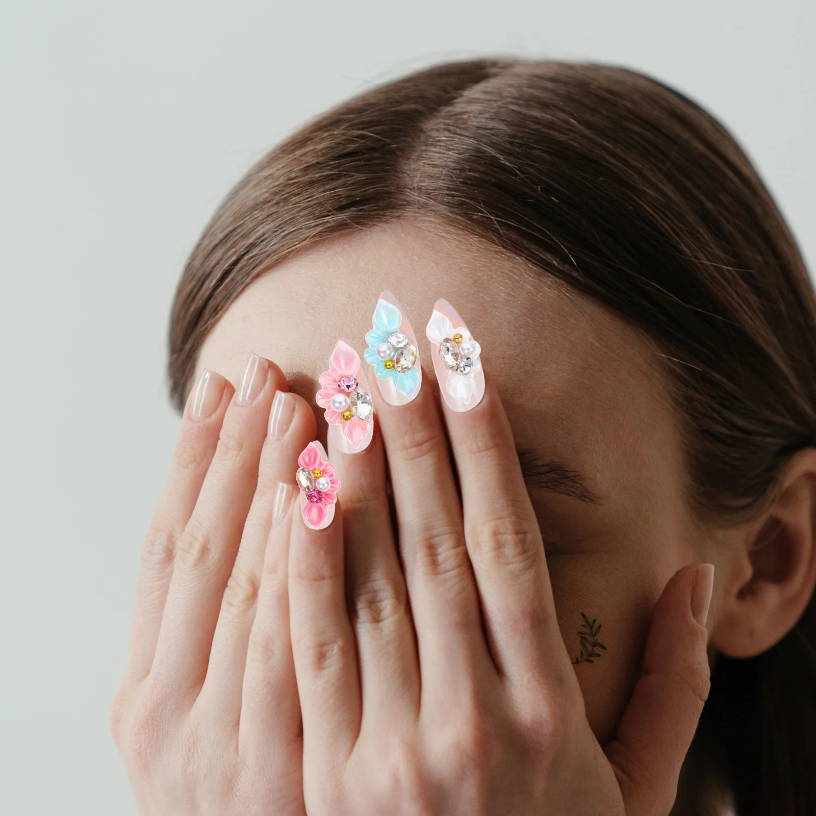 20 個ネイルアート用品フラワーラインストーン真珠魅力的な DIY デコレーションネイルアート用品ネイル用ラインストーン