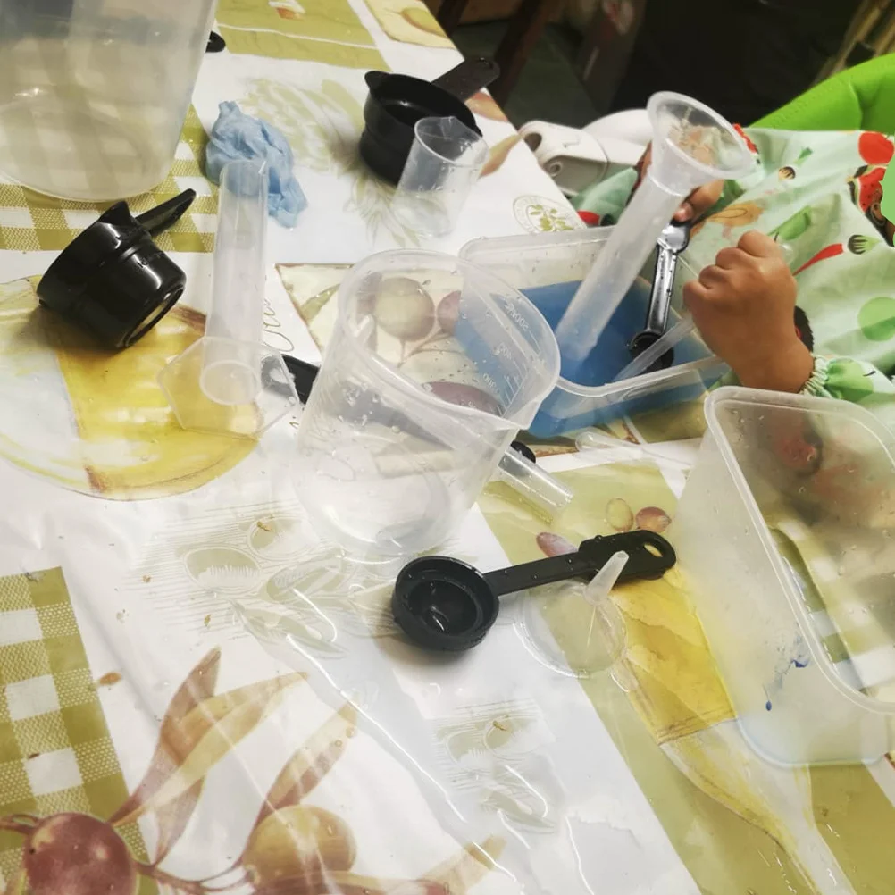 

1Set Graduated Cylinder and Measuring Cup Set Durable Plastic Stable Base Scale Lines for Laboratory School Home Kitchen Precise