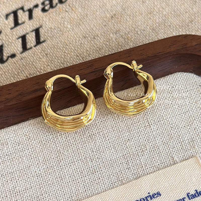 Aros de Oreja Metálicos con Textura Irregular y Arrugas, Elegantes, Únicos, de Primera Calidad, Ligeros, para Mujer, Uso Diario, Fiestas, Oficina, Viajes