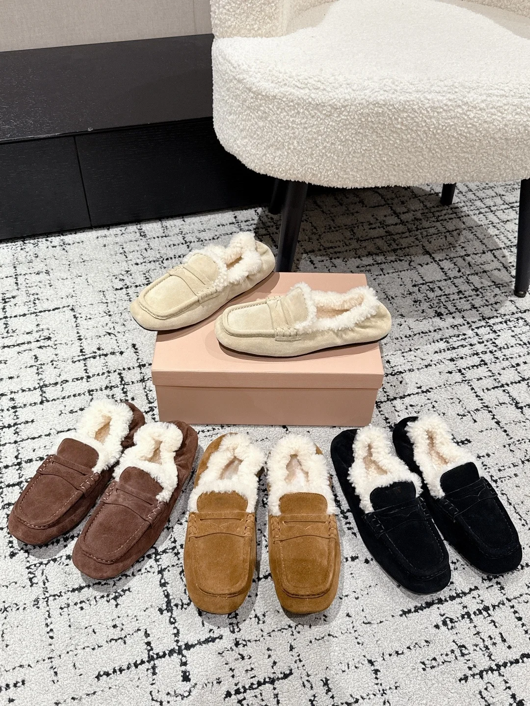 

Designer Fleece-Lined Warm Women's Flat Shoes Genuine Leather Loafers Slip-On Lazy Shoes