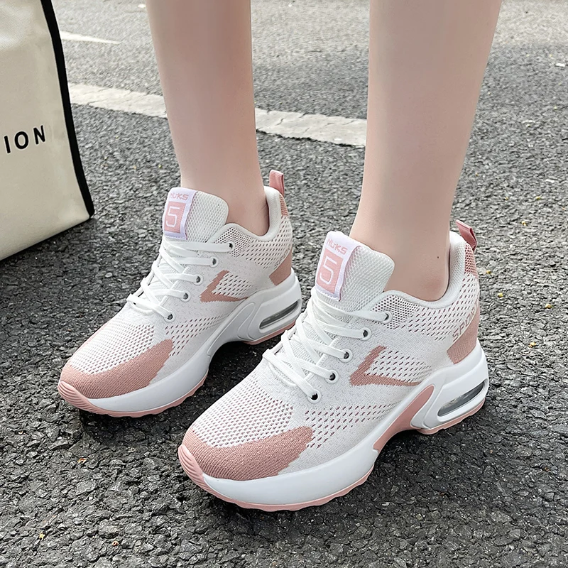 Женская спортивная обувь, увеличивающая рост, удобные летние уличные прогулочные кроссовки для фитнеса, большие размеры 35-42