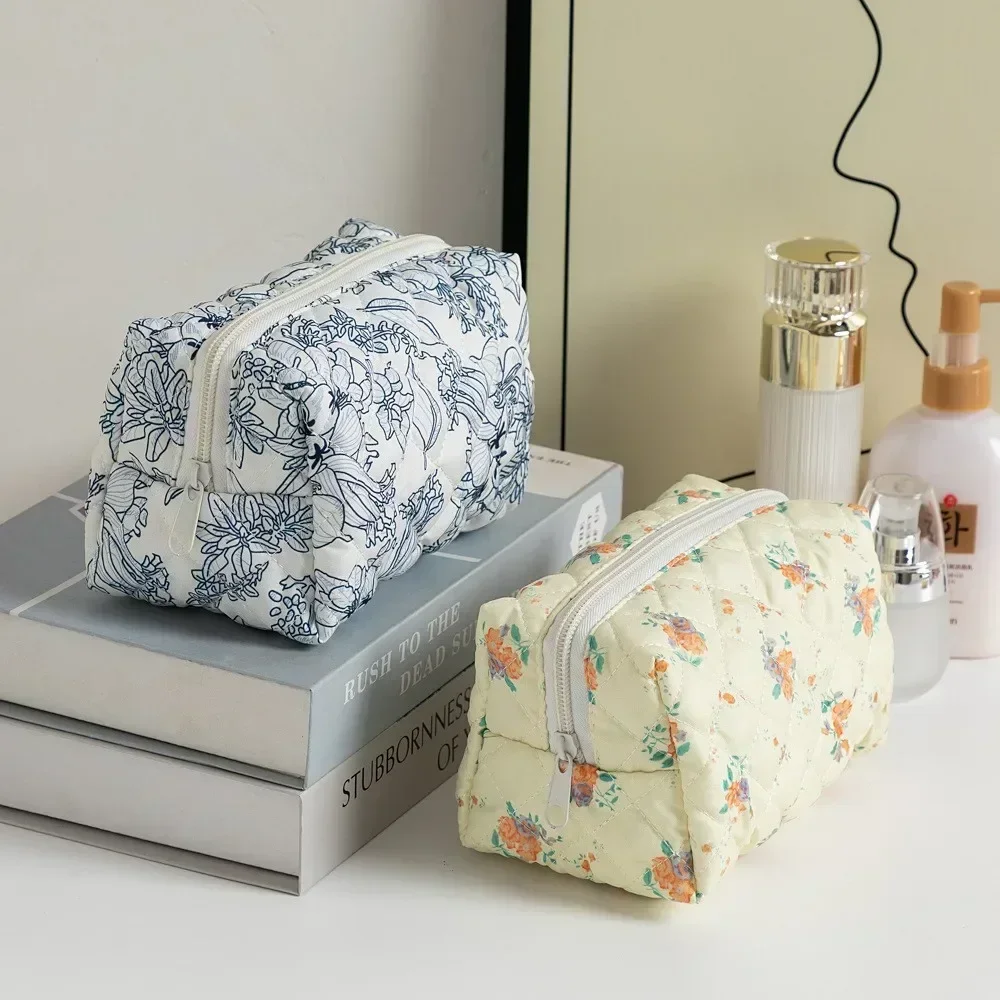 Storage Organizer Floral Puffy Quilted Makeup Bag Flower Printed Cosmetic Pouch Large Travel Cosmetic Bag Makeup Accessory