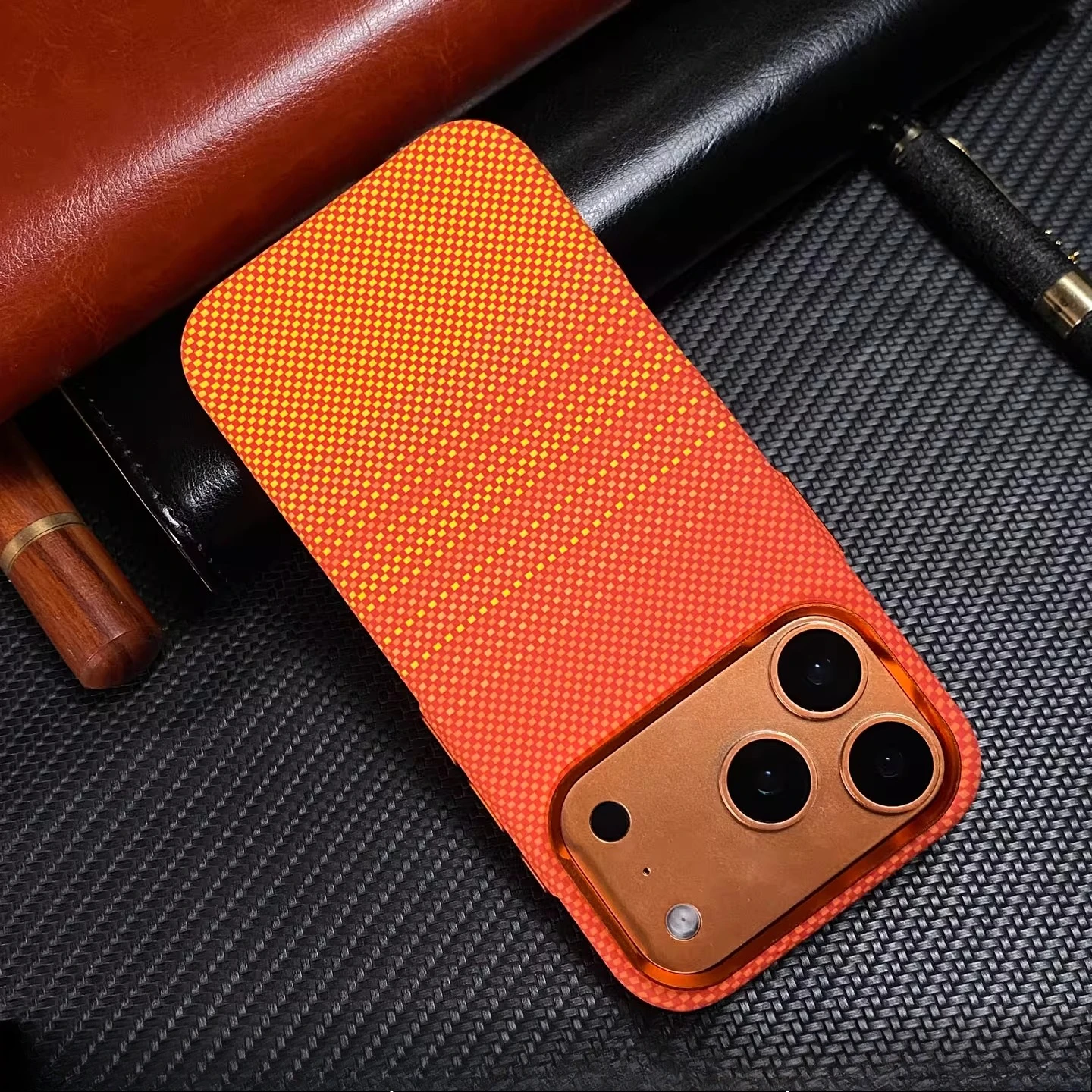 

High End Minimalist Business Carbon Fiber Magnetic Phone Case for IPhone 17Pro Max for Magsafe Wireless Charger Protection Cover