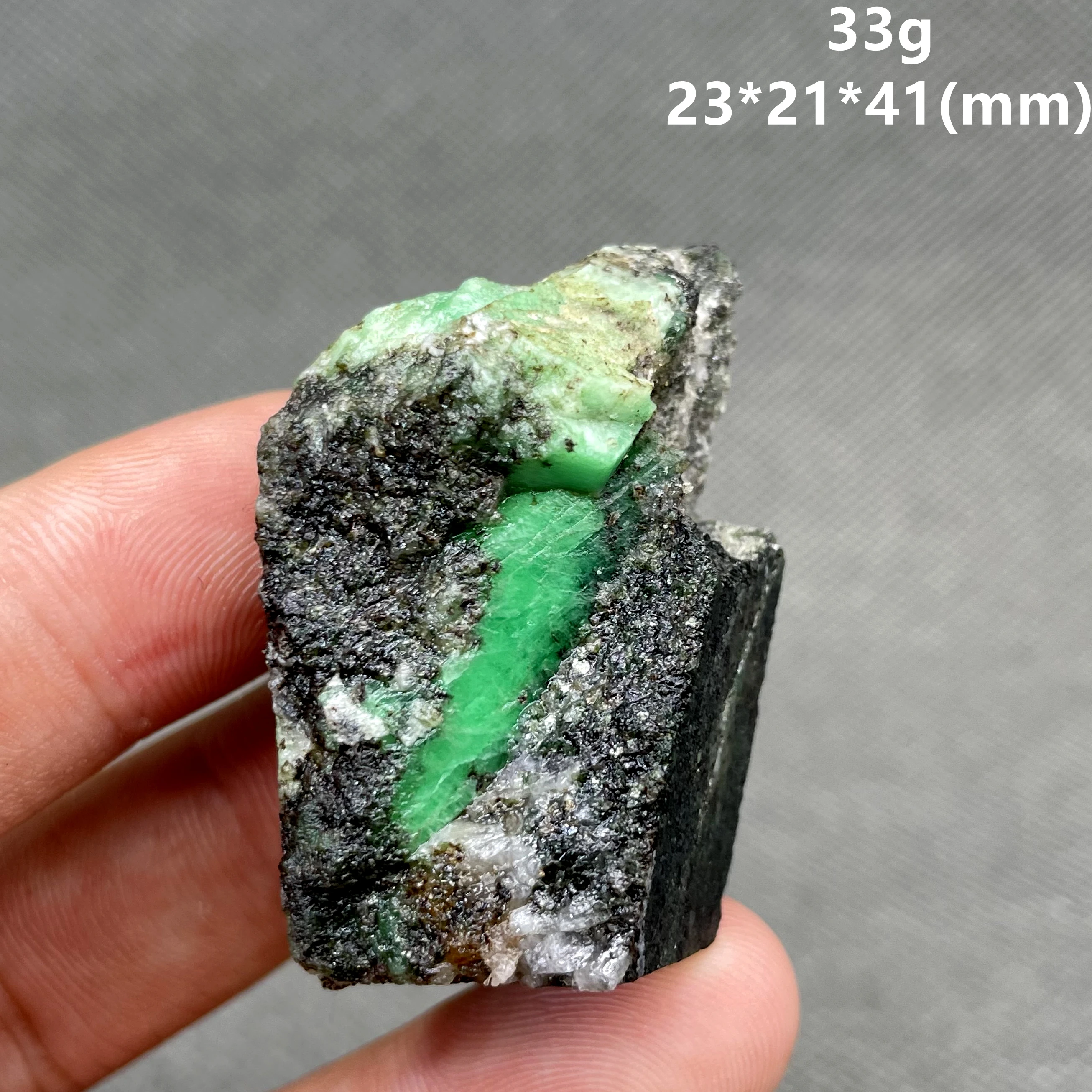 

BEST! 100% Natural green emerald mineral gem-grade crystal specimens stones and crystals quartz crystals from China