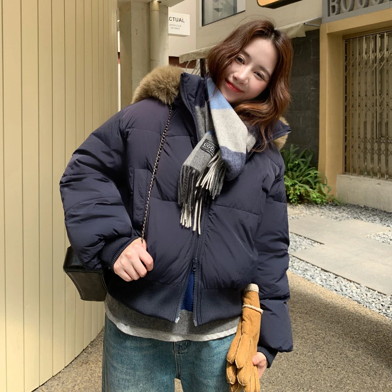 เสื้อแจ็คเก็ตบุขนสั้นแฟชั่นฤดูหนาว คอปกขนสัตว์ เสื้อโค้ทผ้าฝ้ายผู้หญิง คอตั้ง สีพื้น เสื้อพาร์กาพองๆ สไตล์หวาน เข้าได้กับทุกชุด