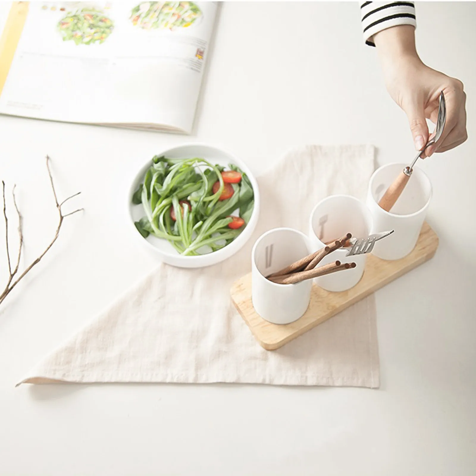 1Pcs Stylish Flatware Organizer 3-Jar Utensil Holder with Oak Base PP Material Draining Bottom Non-Slip Grooves Countertop