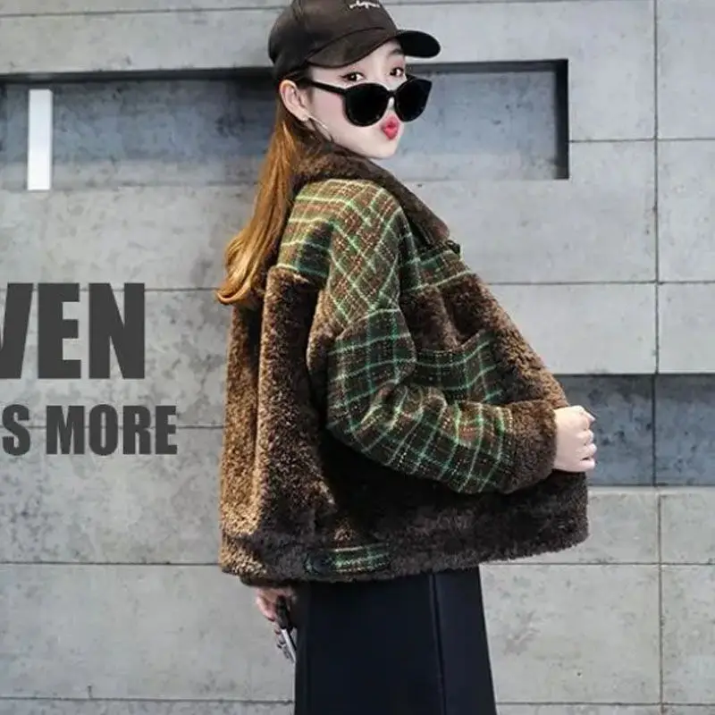 Fleece Jacket Female Fluffy Cold Heavy Plaid Very Warm Clothing Trend Parkas Short Padded Crop Winter Woolen Coat for Women 2024