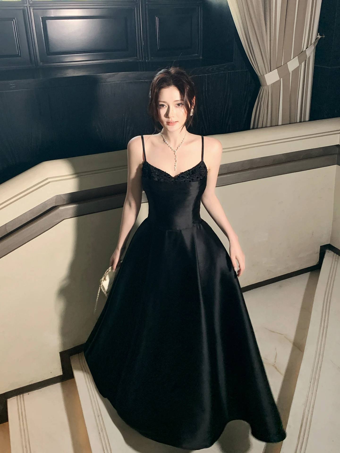 

Элегантное черное атласное платье без бретелек для женщин, французский стиль, для свадьбы, вечеринки, свидания, с юбкой А-силуэта, из полиэфирного волокна