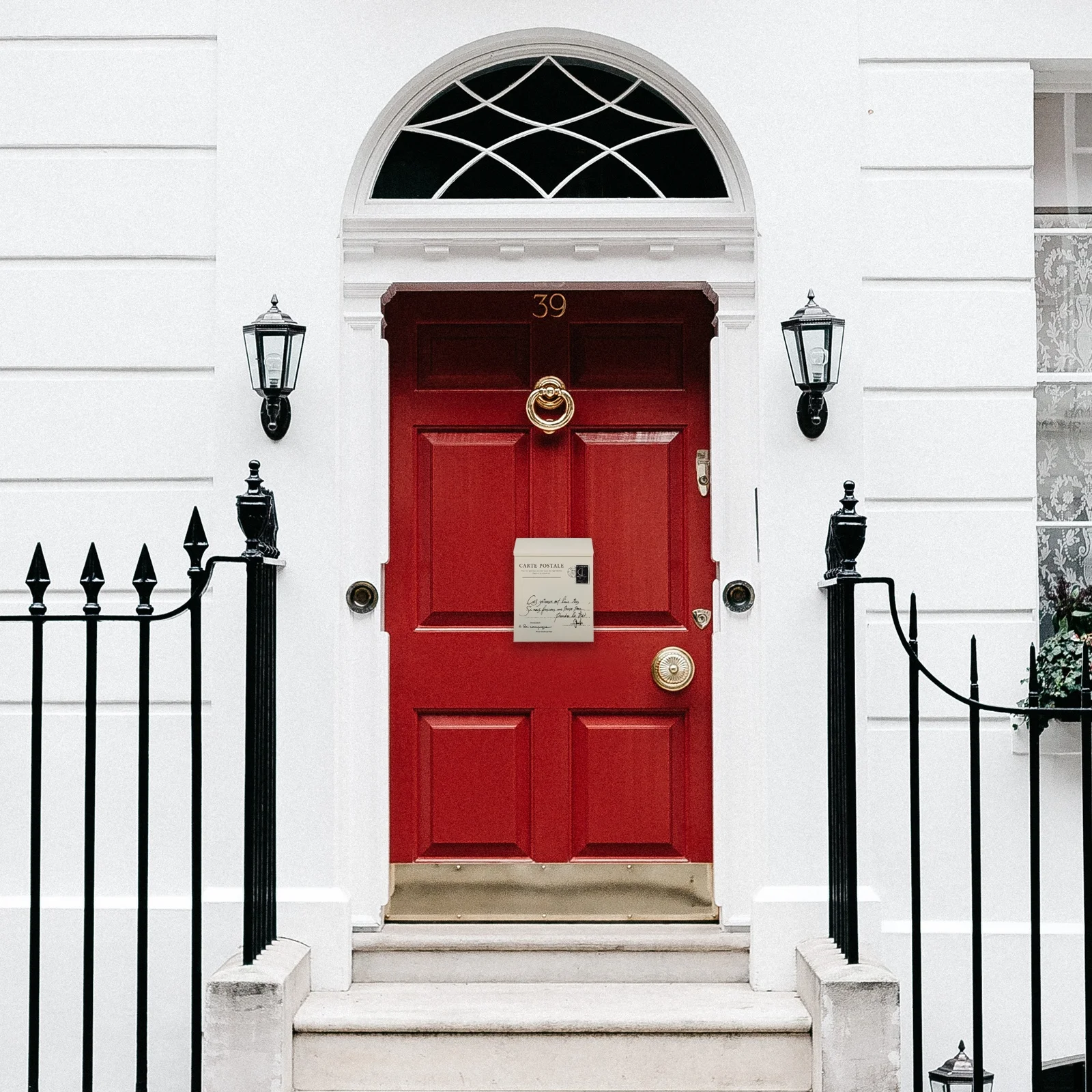 

1Pcs Retro Lockable Mailbox Iron Wall Mount Letter Box Vintage Suggestion Complaint Newspaper Holder Wall Mount Mailbox