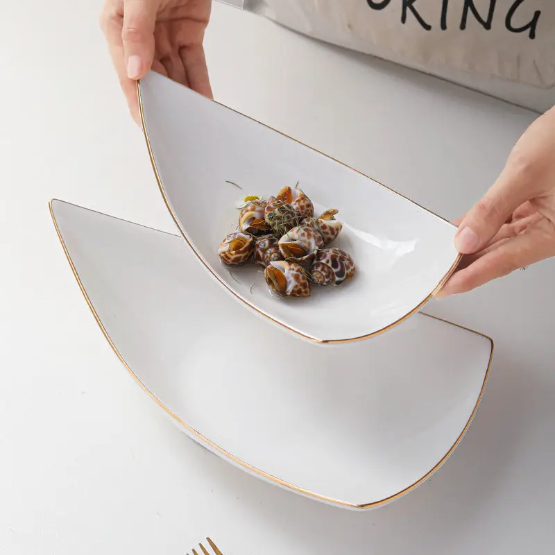 Characteristics of Tableware in Golden Ceramic Boat Bowl Restaurant Heterosexual Irregular Soup Bowl Salad Tableware