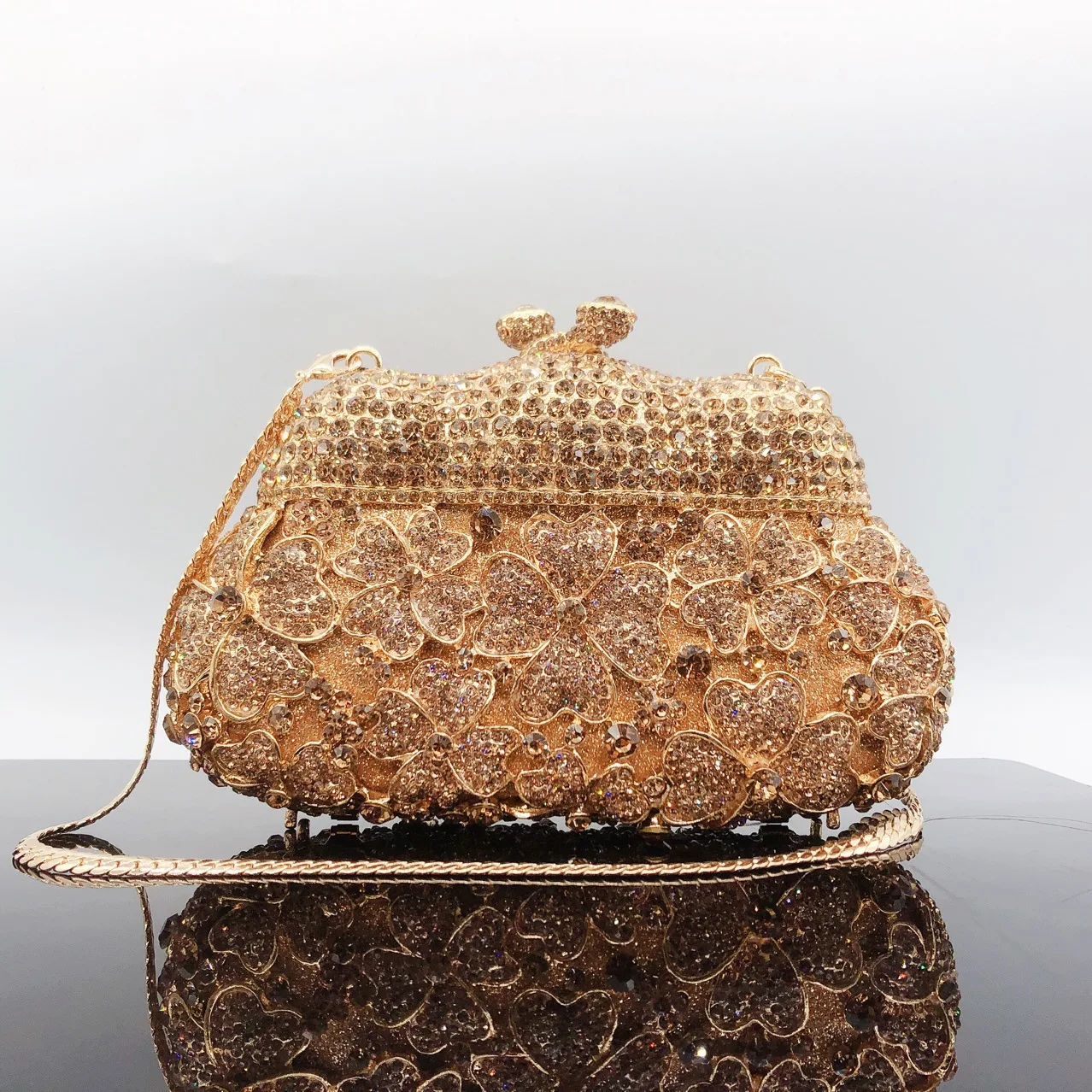 

Four Leaf Clover Diamond Dinner Bag Rhinestone Handle Women's Small Crystal Clutch Trendy Glitter Material Tote Pearl Clutch Bag
