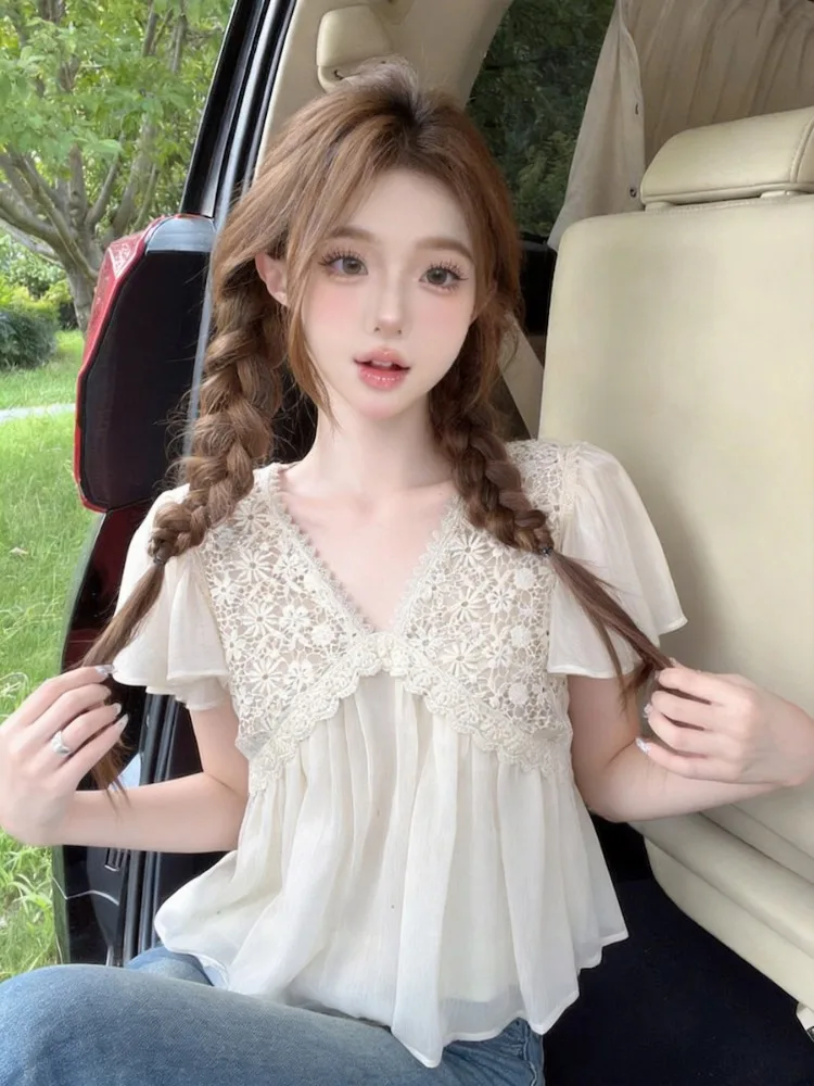 

Romantic Gentle Style V-Neck Flattering Meat Concealing Women's Short Sleeve Embroidered Lace Patchwork Top Korean Version Br...