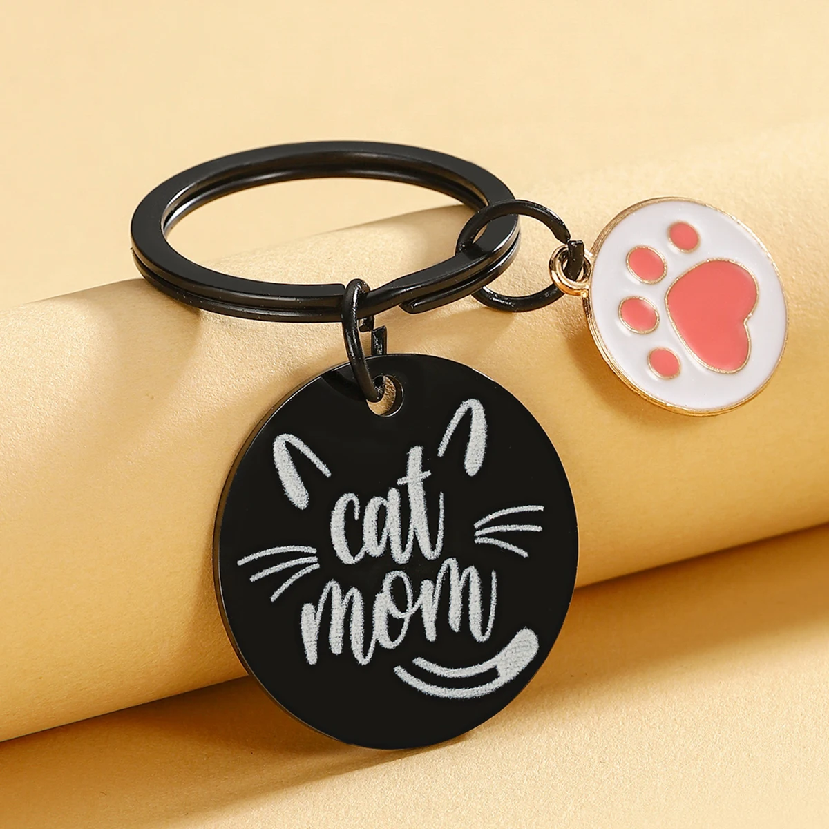 Cat Mom Keychain Gift - Ideal for Mother's Day, anniversaries, birthdays, any holiday, perfect for giving to friends