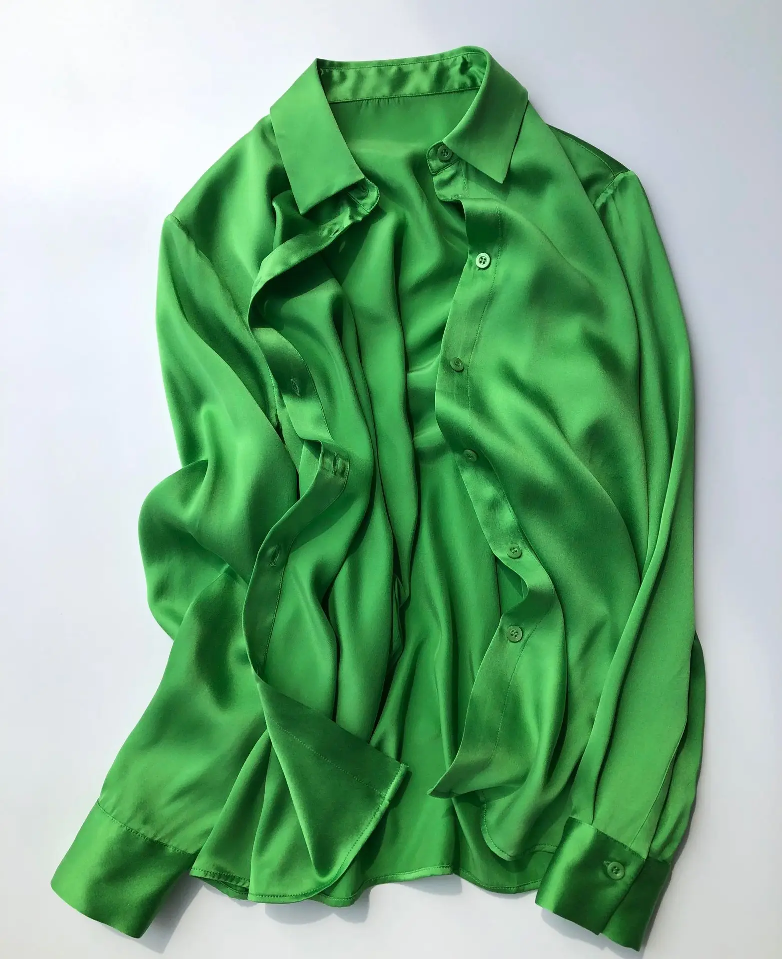 Green Satin Silk Shirt Retro Charming Niche Design Sand Washed Silk Long-sleeved Shirt 17 Mm Silk Soft, Smooth Delicate