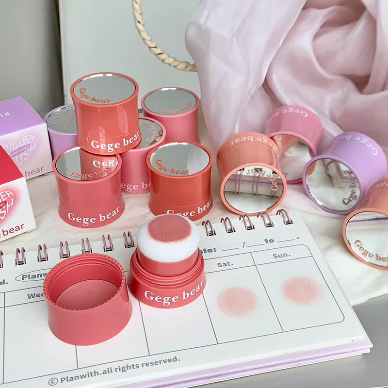 مسحوق أحمر الخدود غير اللامع من جيج بير، لمسة نهائية طبيعية، يدوم طويلاً مع تشبع منخفض، مرآة مدمجة للتطبيقات واللمس