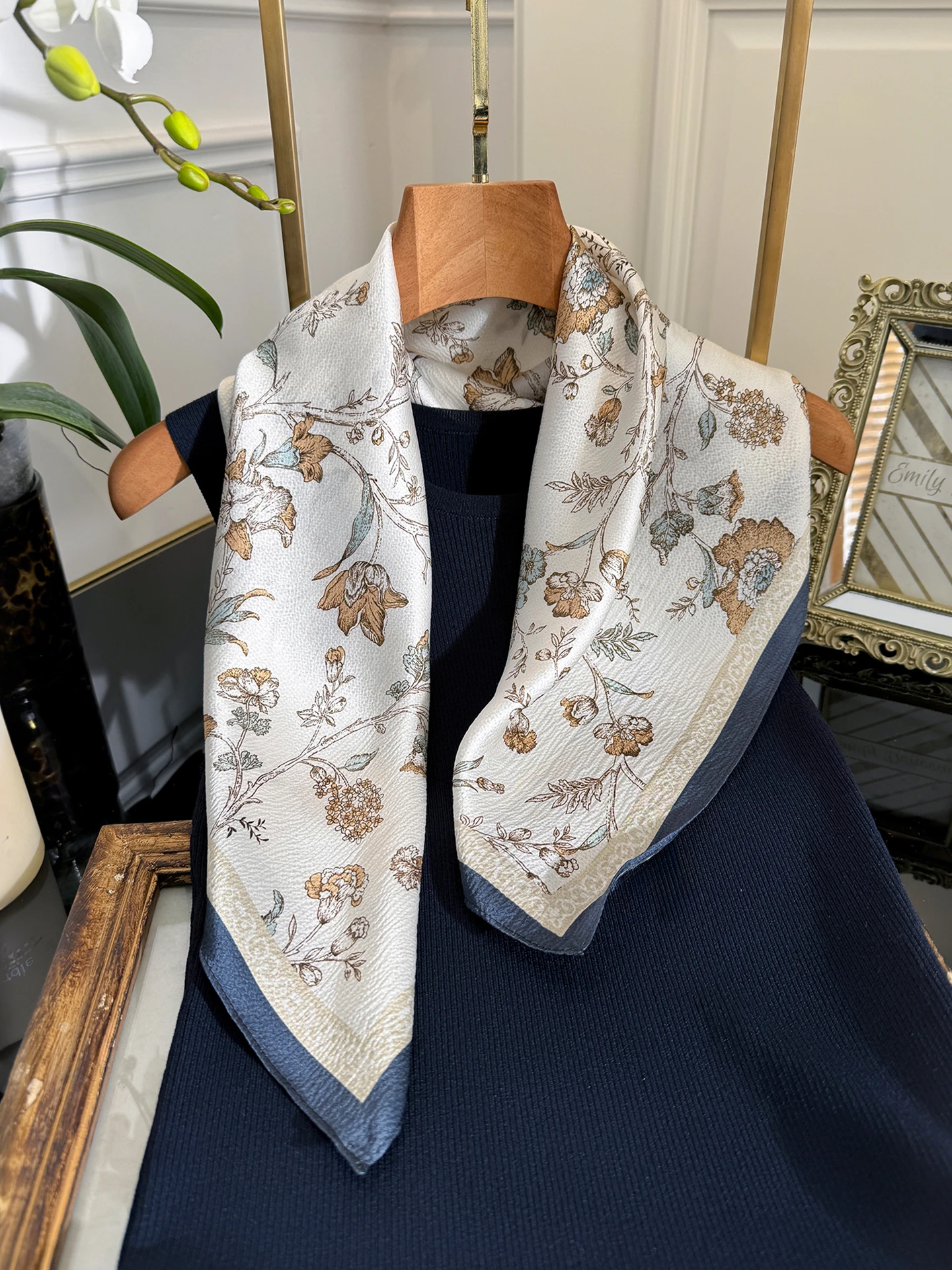 blue-white-silk-pearl-satin-scarf-women's-new-2026-summer-necktie-small-square-scarf-multi-functional-floral-print