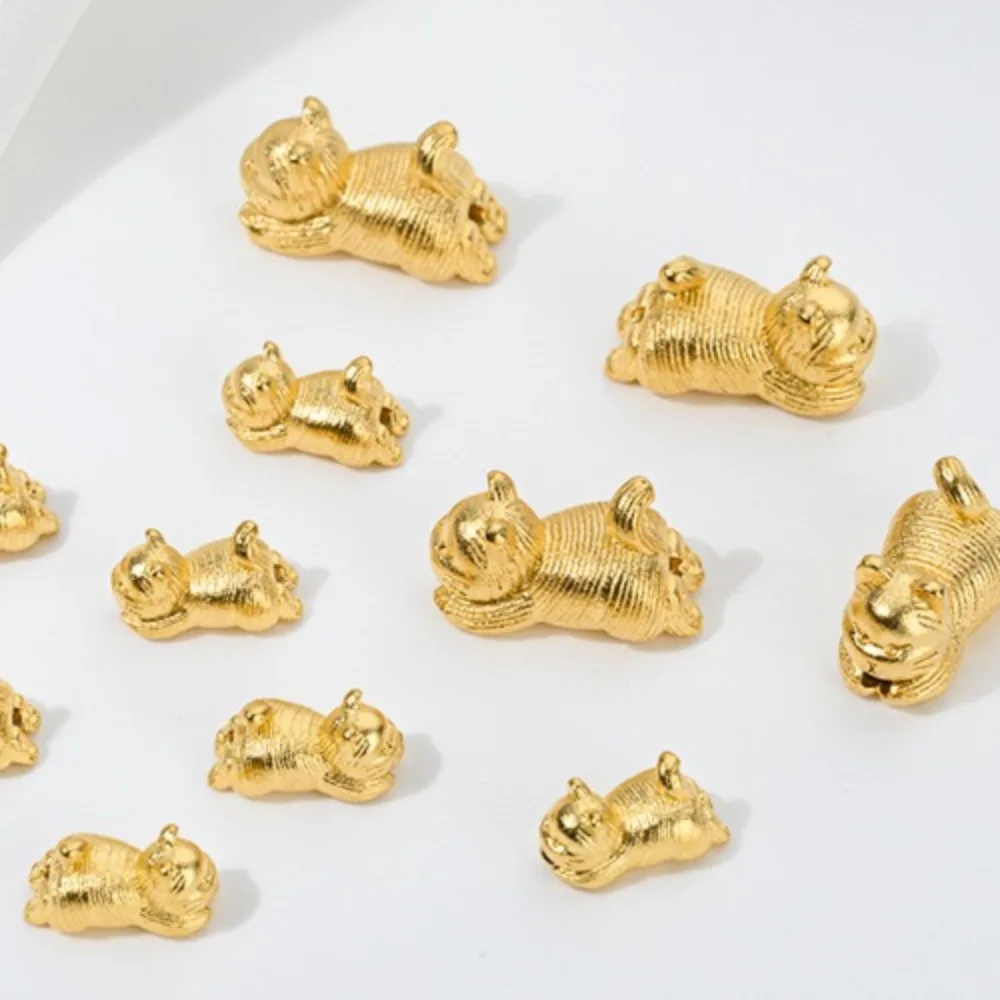 

Not Easy To Fade, Vietnamese Sand Gold Lying Down Cat Through Hole Cat Bead Diaphragm DIY Handmade Beaded Jewelry Accessories