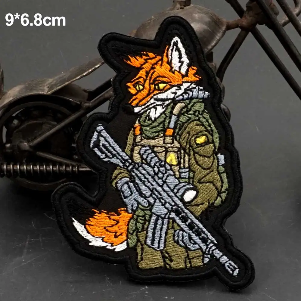 AA132-1 fox with gun EMBROIDERY PATCH