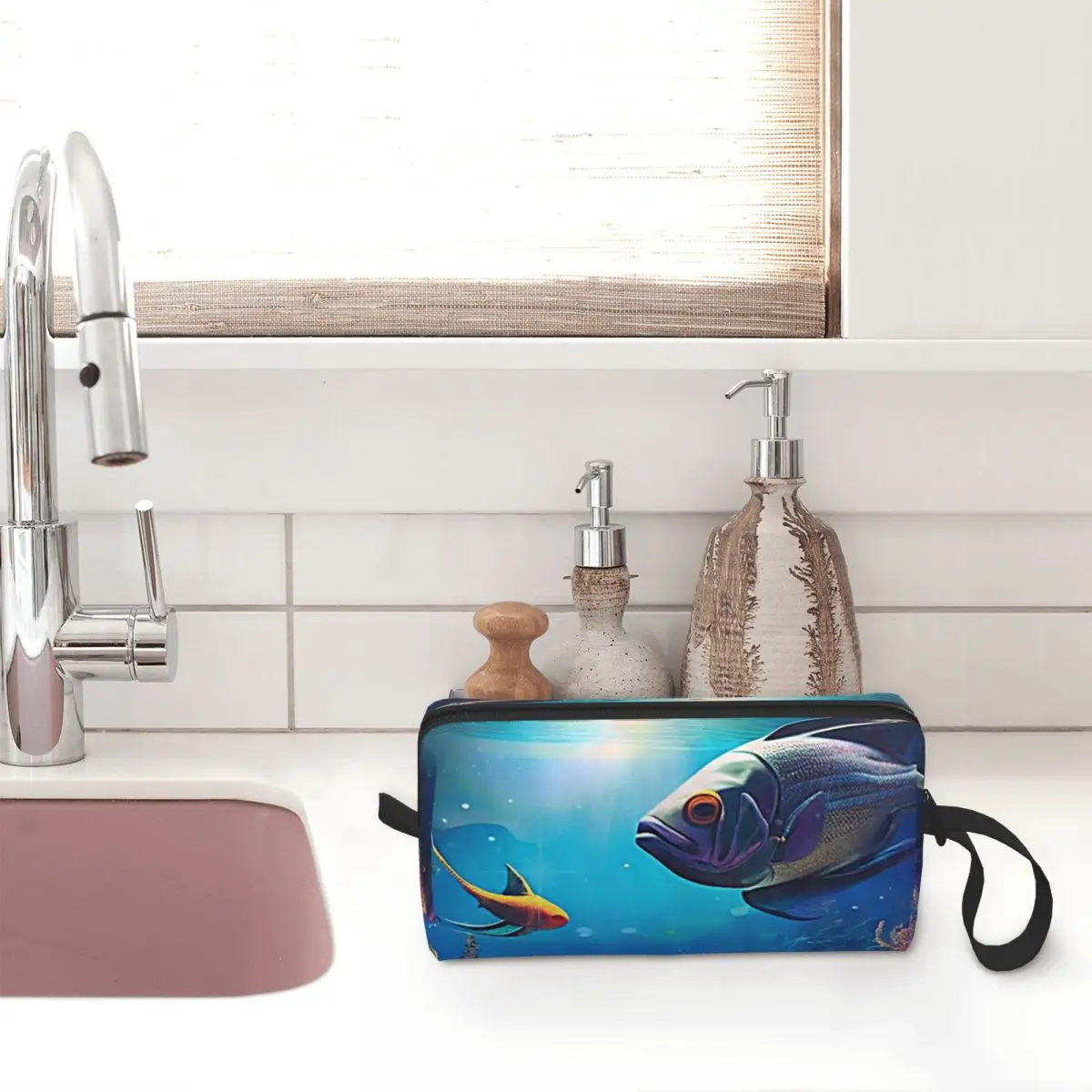 Great Fish Land Tropical Fish Makeup Bag Cosmetic Organizer Storage Dopp Kit for Women Beauty Travel Pencil Case