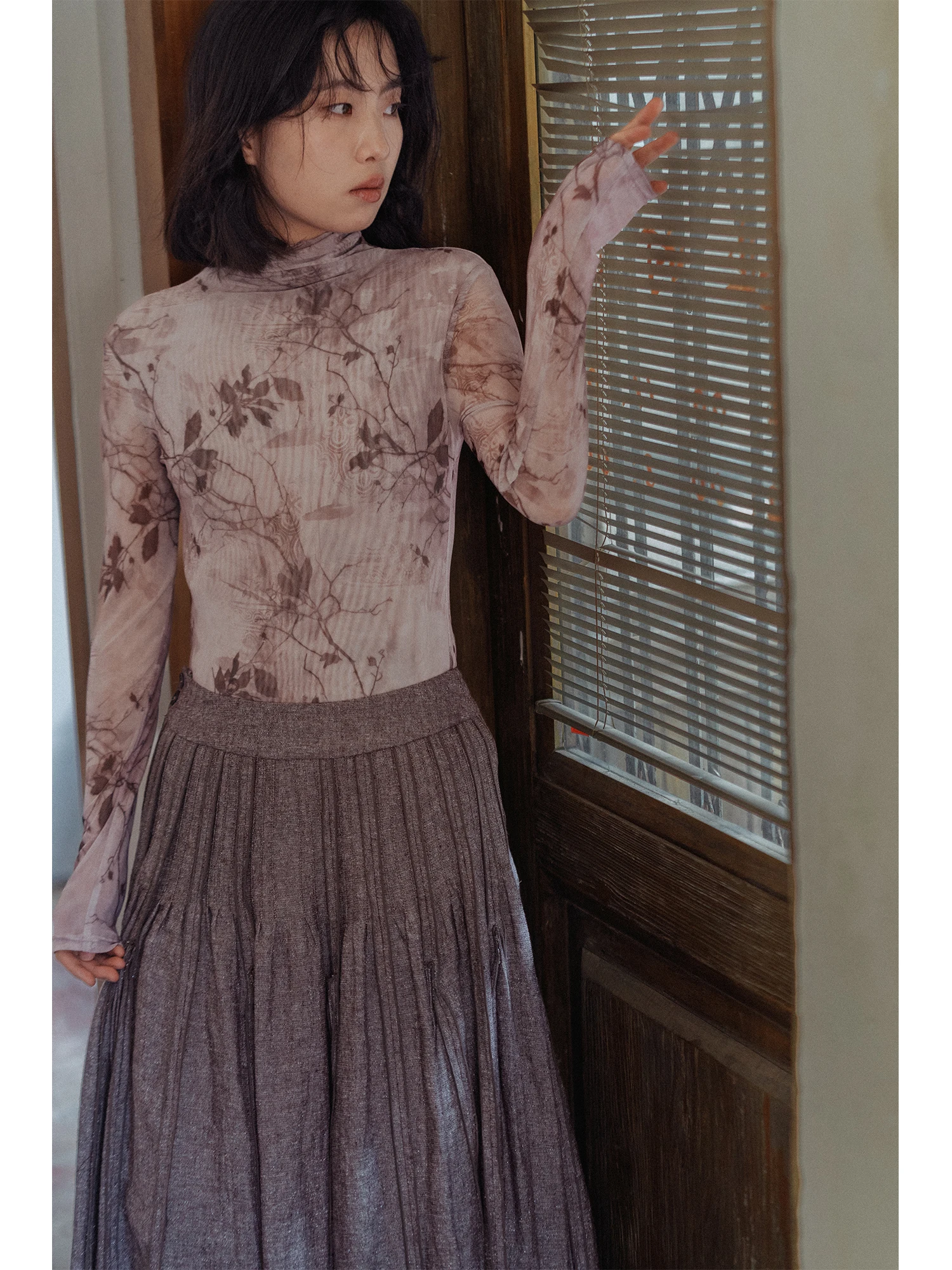 

High Ne Me Slim Fit Base irt DingDongMa Полиэстер Спандекс Повседневный длинный свеч с растительным цветочным узором Осенний женский топ