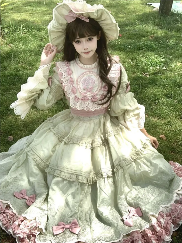 A green wedding dress with rustic style and puffy daily