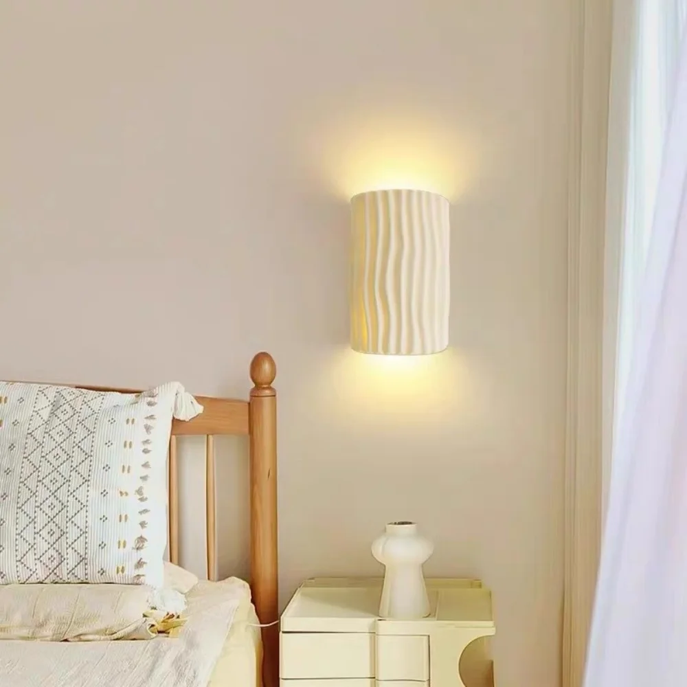 Modern Ribbed Resin Wall Sconce Beige Round Up and Down Wall Light Indoor Bedside Wall Lamp for Hallway Bedroom Wall Decor