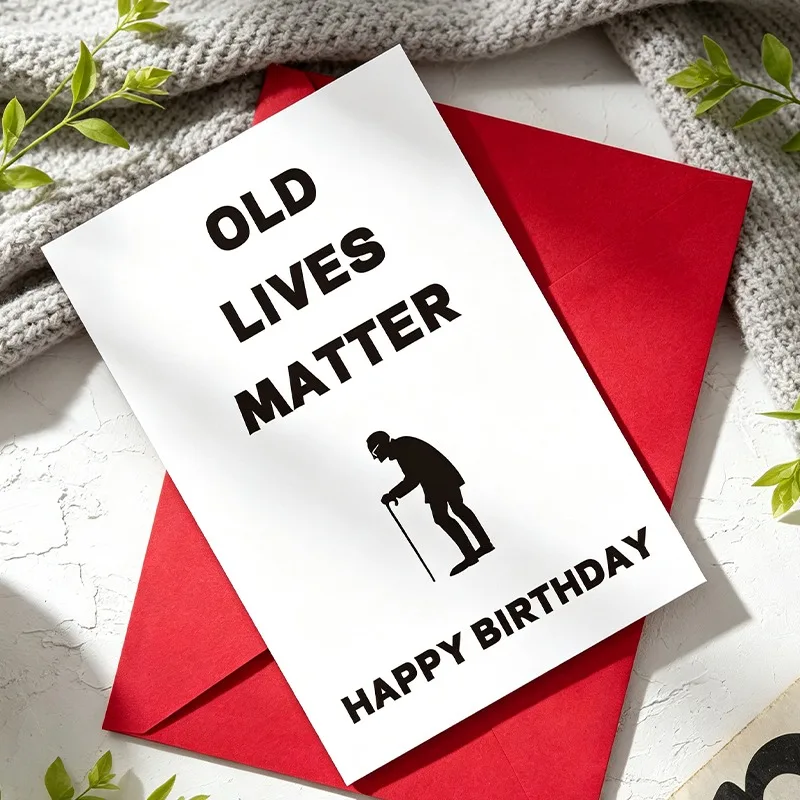Carte d'anniversaire avec enveloppe rouge, motif « Old Lives Matter », blague, écriture manuscrite, grande taille, carte d'anniversaire et carte de vœux