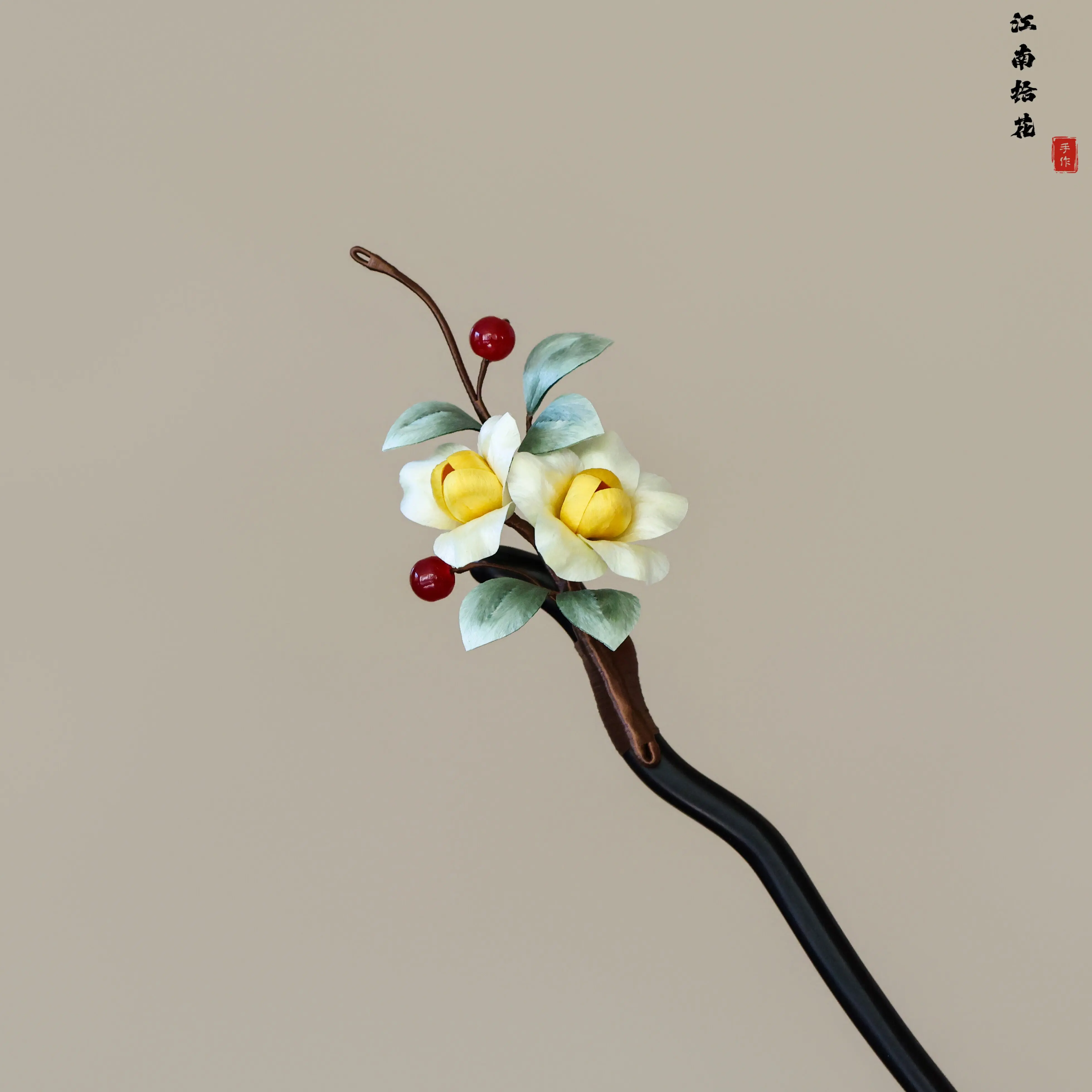 Epingle-a-cheveux-en-bois-de-santal-et-camelia-jaune-artisanat-fait-main-patrimoine-immateriel-accessoire-de-cheveux-vintage-pour-hanfu-qipao-cadeau