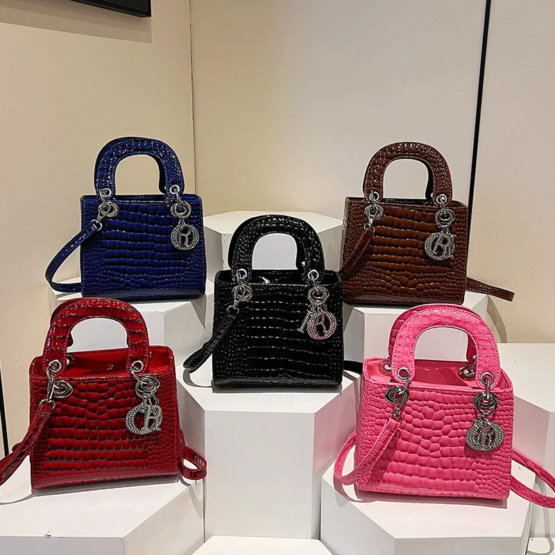 

New foreign fashion women's handbag versatile DFI red high-end single shoulder messenger bag portable and exquisite