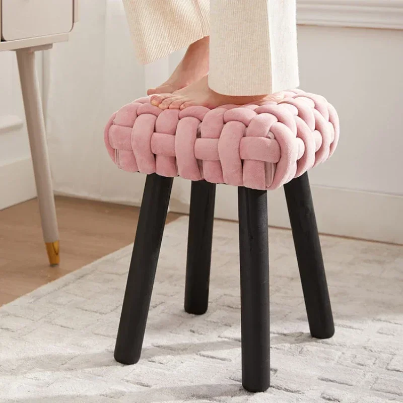 Nordic Comfortable Makeup Stool Bedroom Dresser Cute Girl Stool Nail Art Small Chair Nordic Solid Wood Style Furniture Ottomans