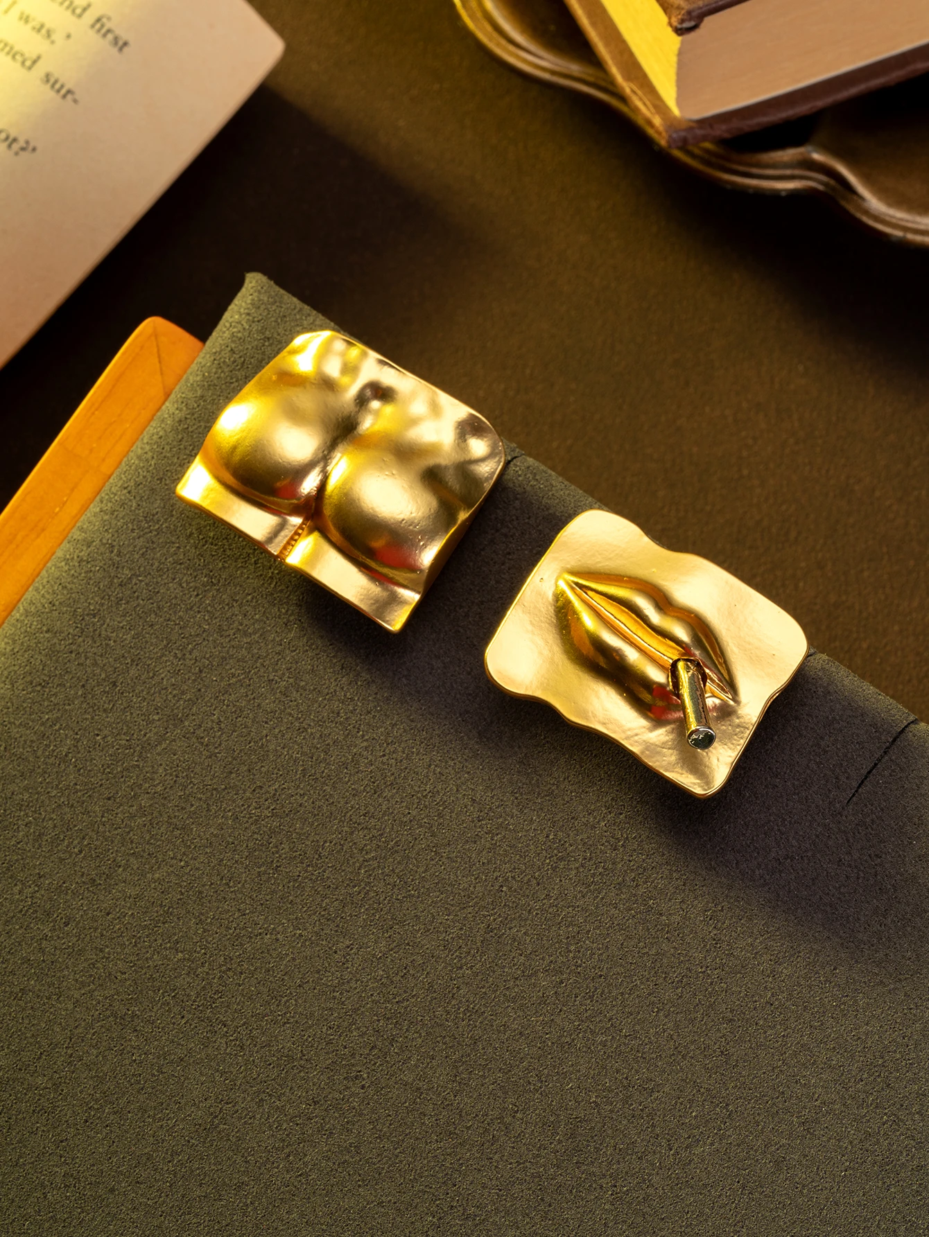 1 Pair of Vintage Geometric Square Cigarette Lip-Shaped Copper Alloy Ab Style Asymmetrical Exaggerated Fashion Earrings Suitable for Women's Daily Wear, Gifts, and Party Accessories