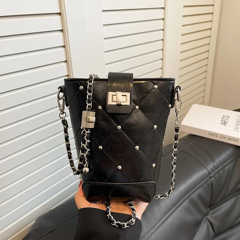 

2025 Fall Luxury Quilted Bucket Bag - Women's Minimalist Convertible Underarm & Crossbody for Office/Casual