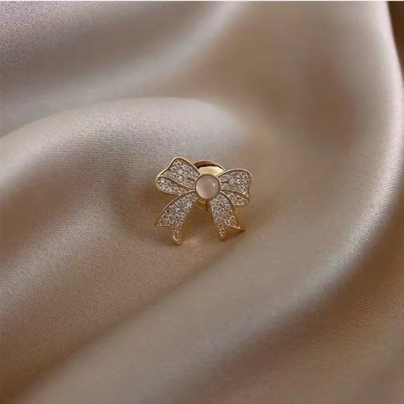 2024 Charm Brooch Pin Shiny Buckle Butterfly Bow knot Flower Brooch Buckle For Women Fashion Pin Factory Wholesale Price