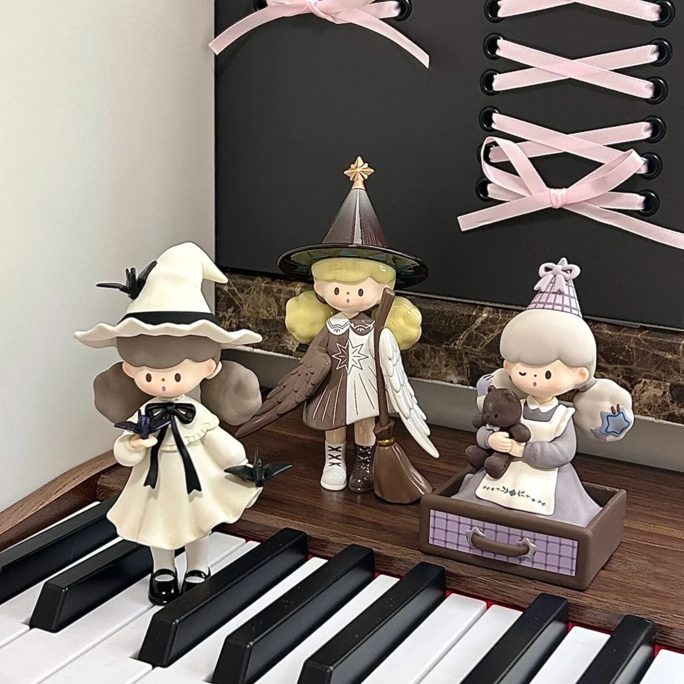 

New Original Popcorn Sister Molinta Chasing Light Series Trendy Play Blind Box Model Handmade Cute Girl Gift Ornament Toys Gifts