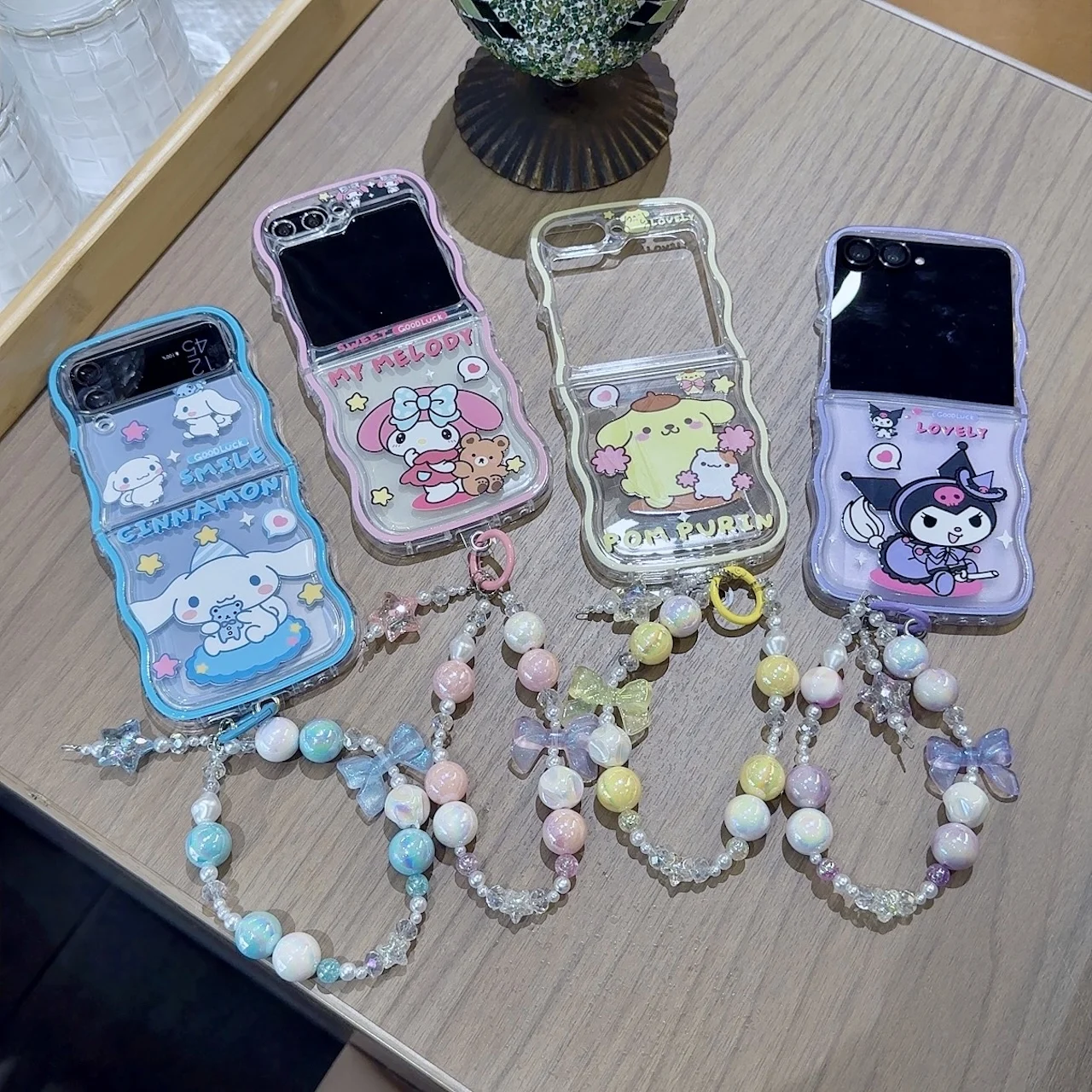 Funda Protectora Anticaídas para Teléfono Flip Series, Compatible con Samsung Z Flip 7/6 Z Flip 5/4/3, Diseño Cinnamoroll Melody Pom Pom Purin Kuromi con Correa de Cuentas