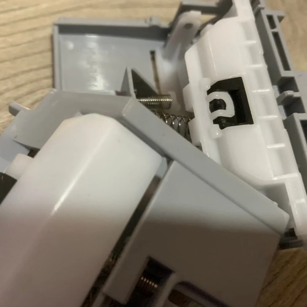 

RM2-5745-000 F2A68-67913 for HP M402 M403 M426 M427 M501 M506 M507 M527 M528 M304 M305 M329 M40 M428 Separation Roller